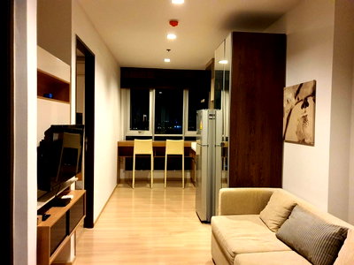 Condos for rent iconsiam : For rent near highway , BTS Surasak