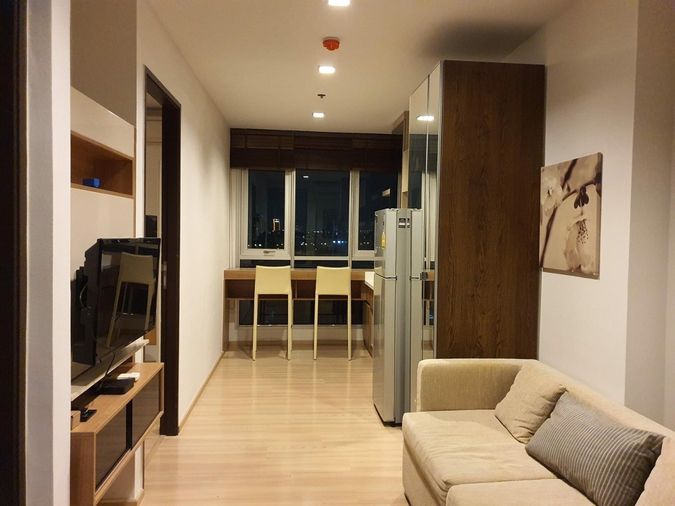 Rhythm Sathorn ห้องสวย วิวดี ราคาโดน ใกล้ BTS สะพานตากสิน !!! พรัมอมอยู่