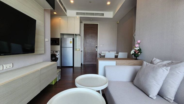 Last unit!! Q asoke 2 bedroom with 50 sqm available for rent, Corner unit. Ready to move in