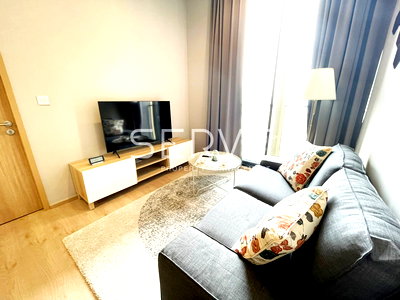 Condos for rent : Homey Style 1 Bed Unit Super High Fl. 30+ New Condo Close to BTS Asok & MRT Sukhumvit 550 m.-Noble BE19 (โนเบิล บี19)