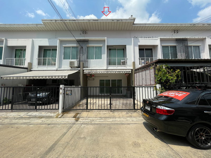 Townhouses for sale : For sale: 2-story townhome, Pleno Rama 5-Pinklao. Near Nakhon In Road Red Line Skytrain, expressway, entering the city, Chatuchak and Pinklao zones