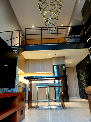 Condos for rent Sathorn Thani Tower : for rent Lofts Silom. 1bed 46sqm. Line id: @pfagent