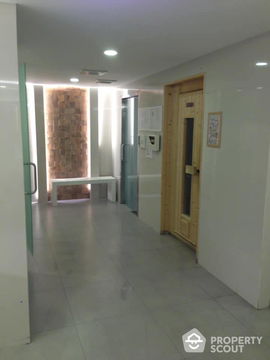 Studio Condo at The Trendy Condominium near BTS Nana (ID 456983)