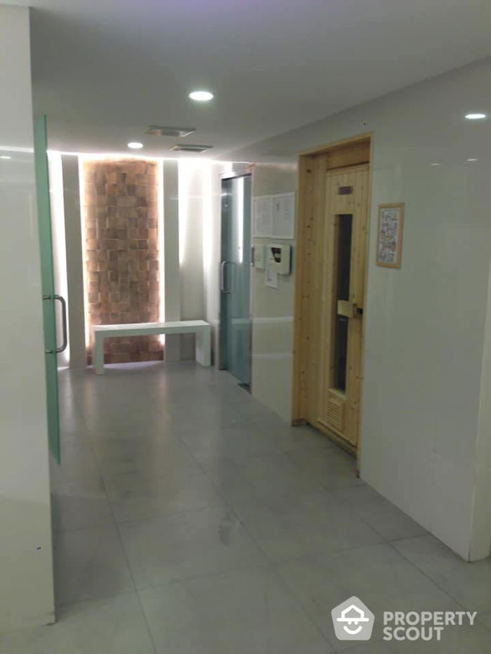 picture Studio Condo at The Trendy Condominium near BTS Nana (ID 456983) - 1/7
