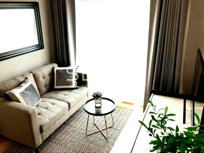 Condos for sale : Nice Decorate & Nice view 2 Beds Corner unit Super High Fl. Next to MRT Thailand Cultural Centre @ Noble Revolve Ratchada 2
