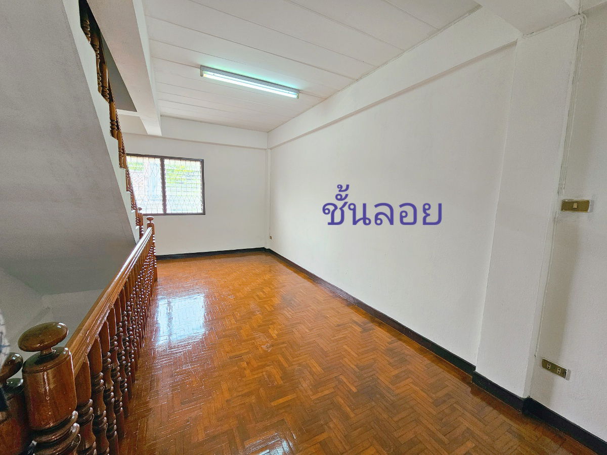 รูป ให้เช่าอาคารพาณิชย์ 2 ชั้นครึ่ง ตรงข้ามตลาดสดริมปิง ติดถนนสันป่าตอง-ลำพูน - รูปที่ 2/11