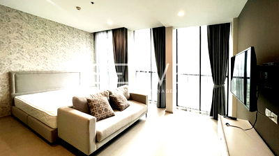 Condos for rent BTS Chit Lom : 🔥Hot Price and Nice Location Studio with Partition Perfect Location Next to BTS Phloen Chit at Noble Ploenchit Condo / For Rent