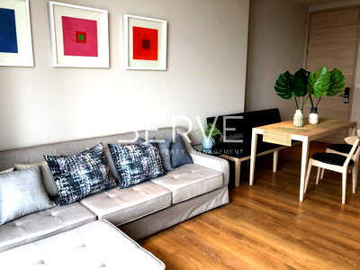 Condos for rent : Corner Room 2 Beds 1 Bath Super High Fl. 45+ Good Location BTS Phrom Phong 650 m / Rent & Sale -Park 24