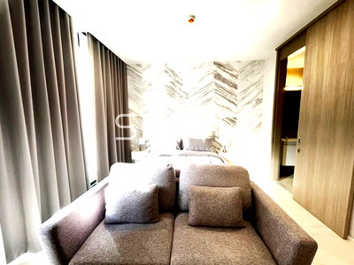 คอนโดให้เช่า : Studio with Partition High Fl. 15+ Perfect Location Next to BTS Phloen Chit / Condo For Rent-Noble Ploenchit