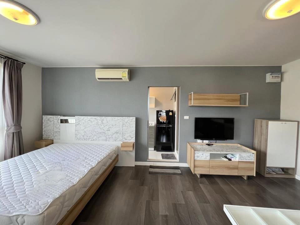 dCondo Campus Resort Kuku, electrical appliances, complete amenities. There are restaurants around the project area. - image 5