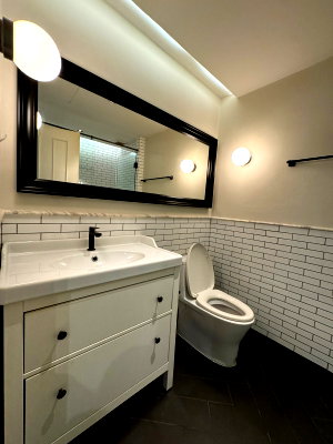 คอนโดให้เช่า : LTH10373–Baan Ploenchit FOR RENT size 105 Sq.m. 2 beds 2 baths Near BTS Ploenchit Station ONLY 50K/Month