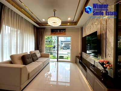 Houses for rent Bang Plee Samut Prakarn : For Rent Centro Bangna Srinakarin near Mega Bangna Modern luxury