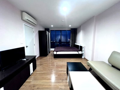 ขายคอนโด : 💥💥ขายคอนโดพร้อมผู้เช่า!! Condo The Tree Interchange ตึก B ชั้น 30 พื้นที่ 30 ตร.ม.(Studio) วิวสระ แต่งครบ สนใจ 086-557-9898💥💥