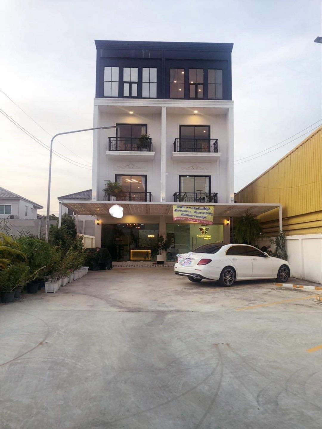 (B3572) ให้เช่าอาคารพานิช 4 ชั้น ตึก Stand alone ตกแต่งเป็นคลินิก ติดถนนเส้นหลักแหล่งชุมชน Private parking  📲📢สอบถาม ld line @condoboy