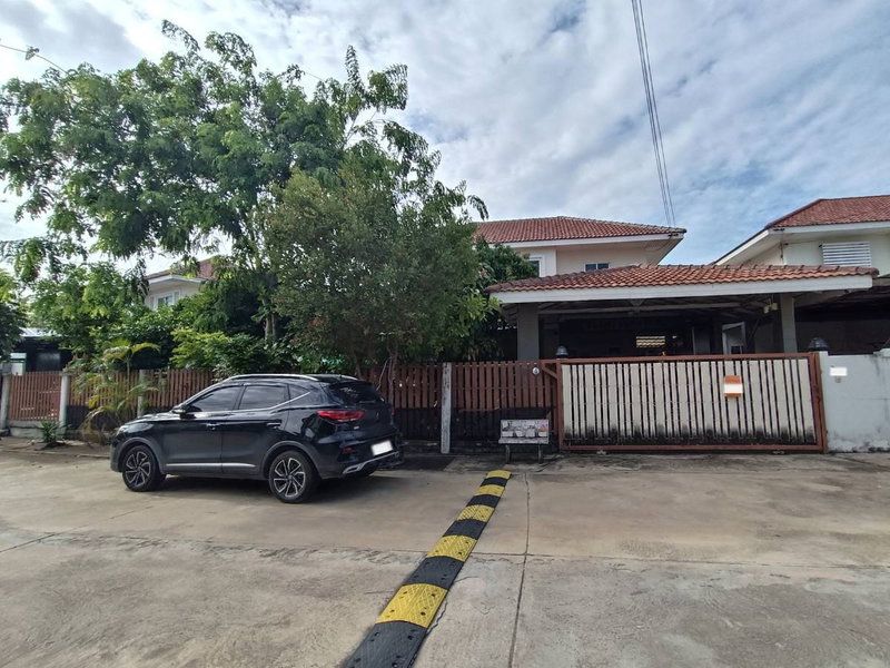 Houses for sale : Single house for sale, Sai 5, Phonthawee Village, Ban View Suan. Located on Phutthamonthon Sai 5 Road, near Mahidol University, Salaya