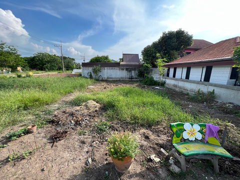 ขายที่ดินเปล่า  หมู่บ้านอริสรา ลาดบัวหลวง 60 ตรว. ถมแล้ว