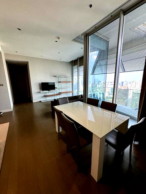 Condos for rent : 2 bedrooms for rent Magnolia Ratchadamri , BTS Ratchadamri (Rt-01)