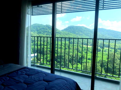 Condos for rent Kasetsart University Si Racha Campus : Please add Line: Knigthbridge, 14th floor, corner room, mountain view, ready to move in!
