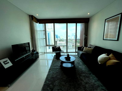 Condos for rent : LTH10468–Fullerton Sukhumvit FOR RENT 2 beds 2 baths Size 96 Sq.M. Near BTS Ekkamai - Thonglor stations ONLY 78k/month