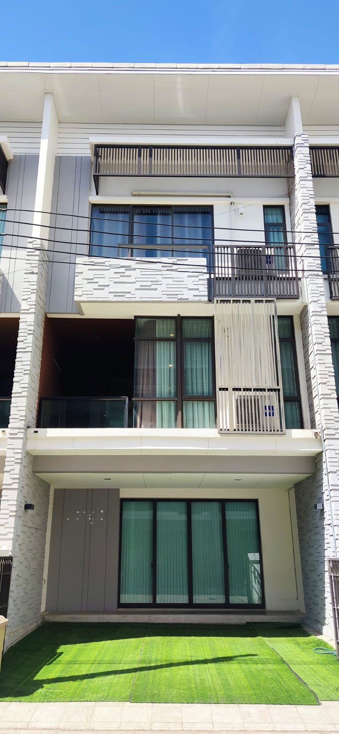 Townhouses for rent :  Townhome Plex Bangna for rent , ready to move in. If interested, contact Line @goodmanpro or call 0999029192.