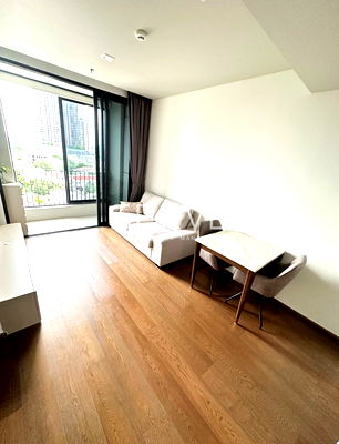 คอนโดให้เช่า : 1 นอน มีอ่าง 45 ตร.ม. บนทำเลดีๆ เดินทางสะดวก คอนโดหรูใกล้ BTS ทองหล่อ 500 ม. ที่ Ideo Q Sukhumvit 36 / ให้เช่าคอนโด