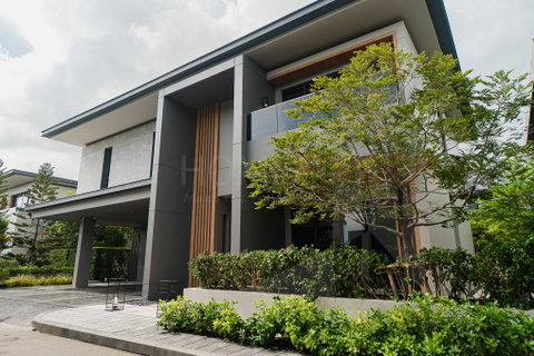 Lake Legend Bangna-Suvarnabhumi 4 bedrooms, for sale