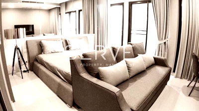 Condos for rent Chulalongkorn University : 🔥35K🔥- Studio with Partition Nice Decorate Garden view Perfect Location Next to BTS Phloen Chit at Noble Ploenchit Condo / For Rent