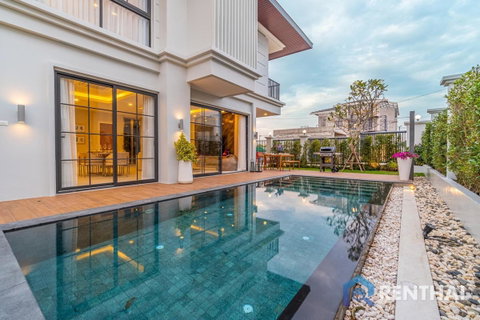 Brand new pool villa in the hear of Pattaya City, Close to international school.