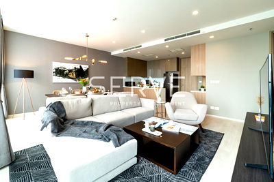 คอนโดให้เช่า : Modern Luxury Style Combine 2 Beds with Bathtub Super High Fl. 30+  in Phloen Chit Area Next to BTS-Noble Ploenchit (โนเบิล เพลินจิต)