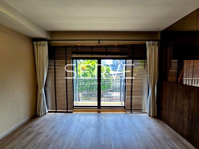 Condos for sale : 1 Bed Room For Sale Good Location Close To BTS Ploenchit at Noble Above Wireless Ruamrudee Condo / For Sale