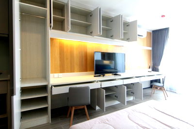 Condos for rent Central Silom : NVSL 107 Condo for rent, Noble Revo Silom, 10th floor, city view, 34 sq m., 1 bedroom, 1 bathroom, 22,000 baht. 064-959-8900