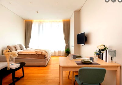 คอนโดให้เช่า : ให้เช่า Sindhorn Residence. สตูดิโอ 33ตร.ม. Line id: @pfagent