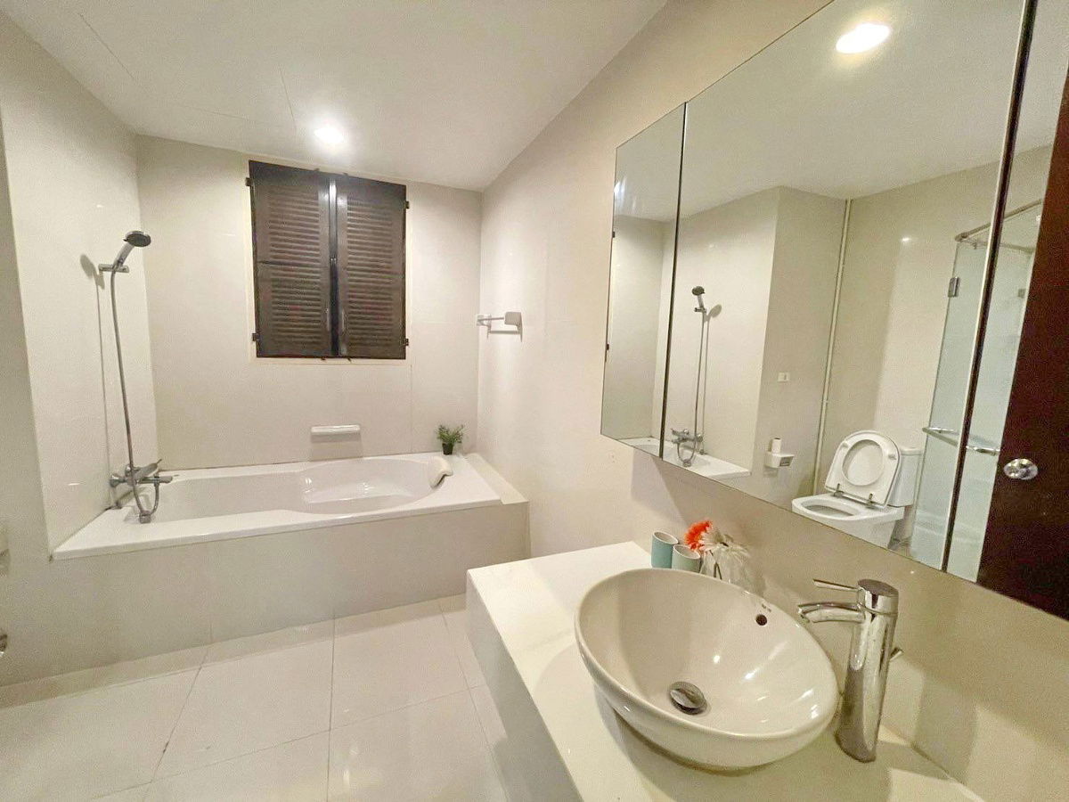 รูป Condo for Rent Amanta Ratchada with 2 bedroom  83 m2 Close to MRT Thai Cultural Center  - รูปที่ 9/17