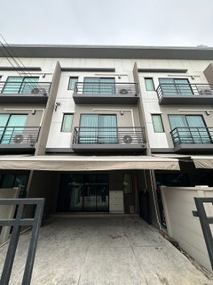 รูปภาพ Pet friendly house for rent Baan Klang Muang Sri Nakarin-On Nut, Soi Onnut 70/1 (Rt-01)
