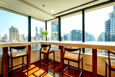 Office for rent BTS Nana : Fully Furnished Office for rent-Starting from 2 seats
