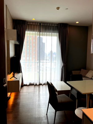 Condos for rent : Q asoke. 1bed 37sqm. Line id: @pfagent