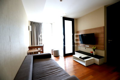 Condos for rent : 1 Bed 38 sq.m. Good Location Close to BTS Phloen Chit 900 m. at The Tempo Ruamrudee Condo  / For Rent
