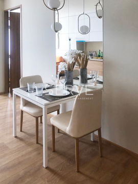 Large Room 1 Bed Homey Style High Fl. 15+ Good Location New Condo Close to BTS Phrom Phong 500 m.-Noble Around 33