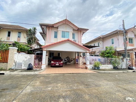 For sale, house, 53.4 sq m, Parinyada Village, Chalongrat, along Ekamai-Ramindra Expressway. Near Central Eastville and Ekkamai-Ramindra Expressway 