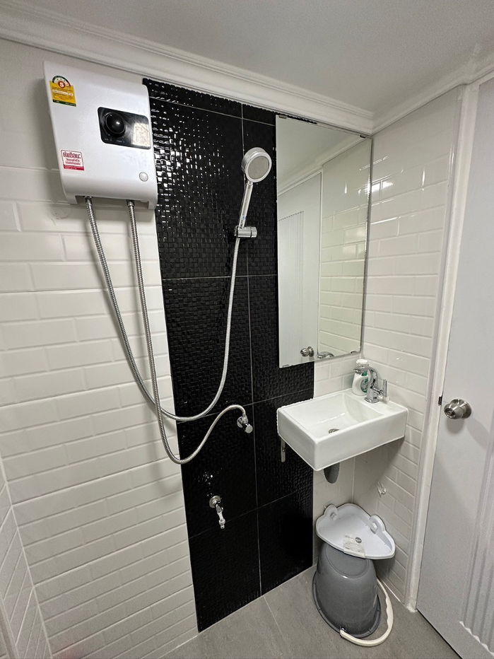 รูป ห้องรีโนเวทใหม่ น่าอยู่ อุปกรณ์ครบ ฟรีไวไฟ ใกล้รถไฟฟ้า - รูปที่ 6/32