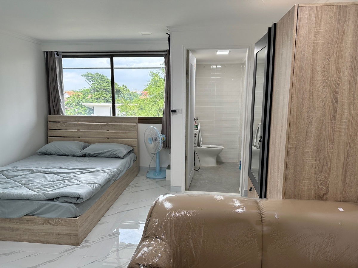 รูป ห้องรีโนเวทใหม่ น่าอยู่ อุปกรณ์ครบ ฟรีไวไฟ ใกล้รถไฟฟ้า - รูปที่ 1/32