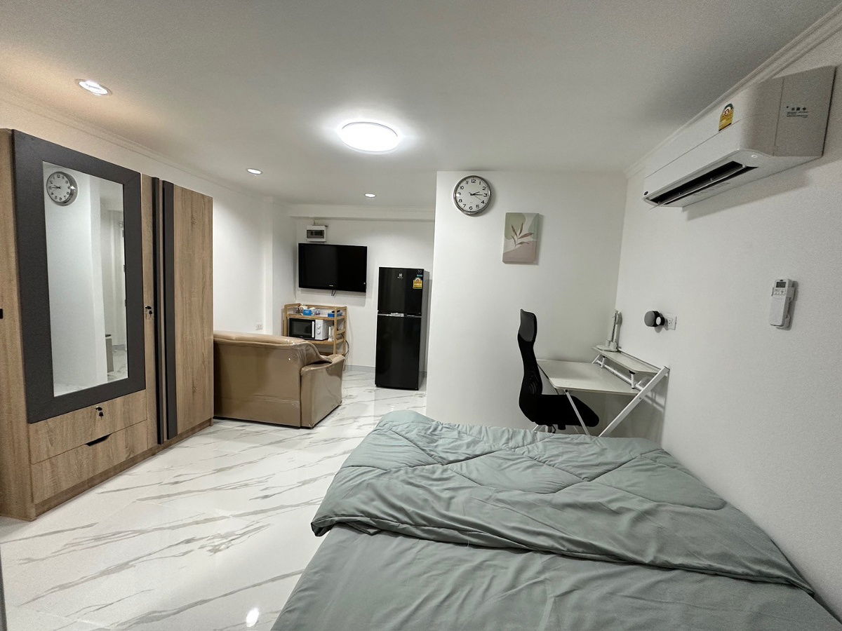 รูป ห้องรีโนเวทใหม่ น่าอยู่ อุปกรณ์ครบ ฟรีไวไฟ ใกล้รถไฟฟ้า - รูปที่ 4/32