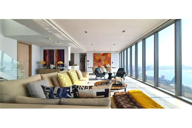 [920311004-86] KING OF PENTHOUSE IN PATTAYA