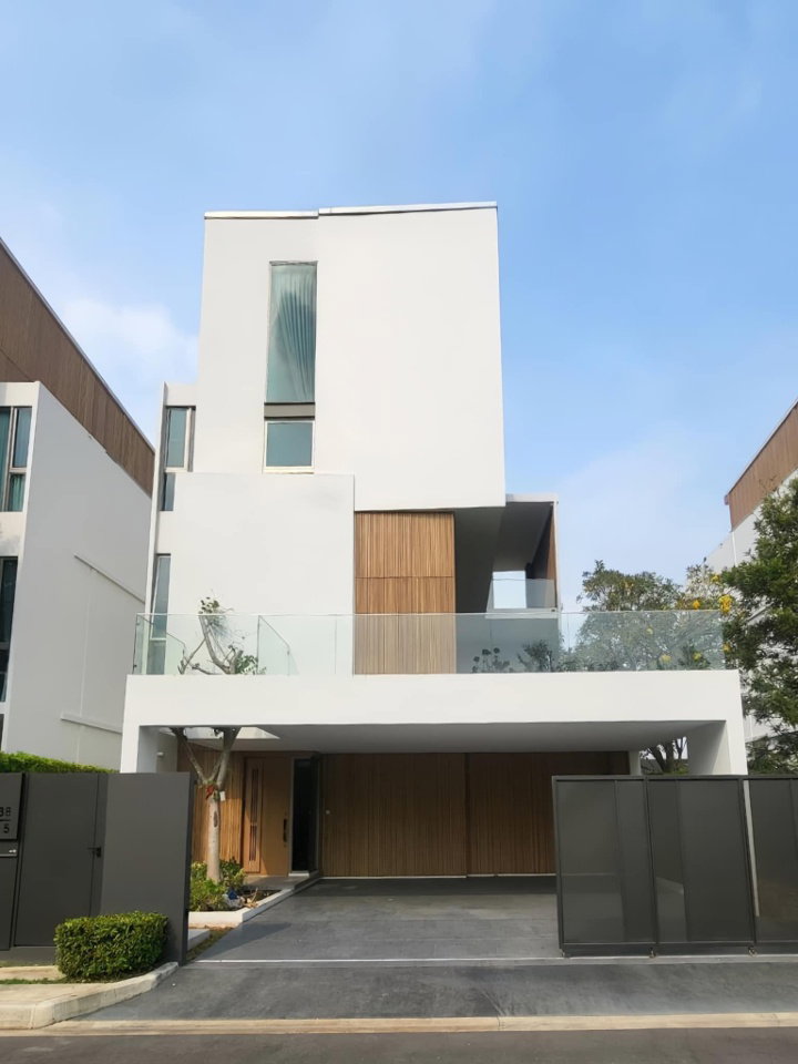 VIVE Rama 9 - 3 bedrooms for RENT ONLY 210K