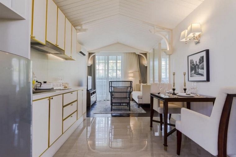 Call : 082-624-9656 ขายดาวน์ คอนโดติดชายหาด Grand Florida Pattaya 53 ตร.ม ชั้น1 มีจากุซซี่ส่วนตัว (ริมสระใหญ่) ใกล้คลับเฮ้าส์ ตกแต่งครบ