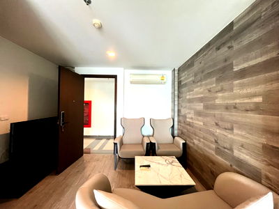 Condos for rent Sathorn Thani Tower : for rent Rhythm Sathorn Narathiwas. 1bed 39sqm. Line id: @pfagent