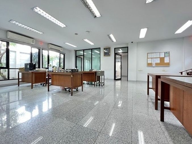 ขายโฮมออฟฟิศ 1 ห้องนอน 775 ตร.ม. 101 ตร.ว. เขตพระโขนง