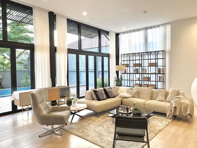 ขายบ้านเดี่ยว โชว์รูม บ้าน 220 ตรว. พร้อมสระว่ายน้ำ ใกล้ BTS แบริ่ง และเซ็นทรัลบางนา