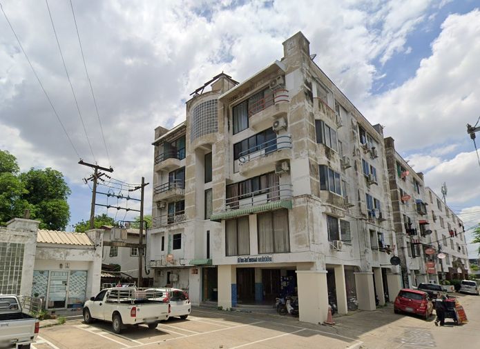 พีไทย ลิฟวิ่งเพลส คอนโดมิเนียม