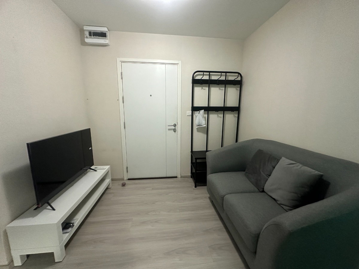 รูป คอนโดให้เช่าPlum condo InterchangeRAM60 23ตรม.ใกล้รถไฟฟ้าสายสีเหลือง สถานีลำสาลี  เฟอร์นิเจอร์ครบ เดินทางเข้าออกสะดวกเข้าทางกรุงเทพกรีฑา7ได้ - รูปที่ 2/7